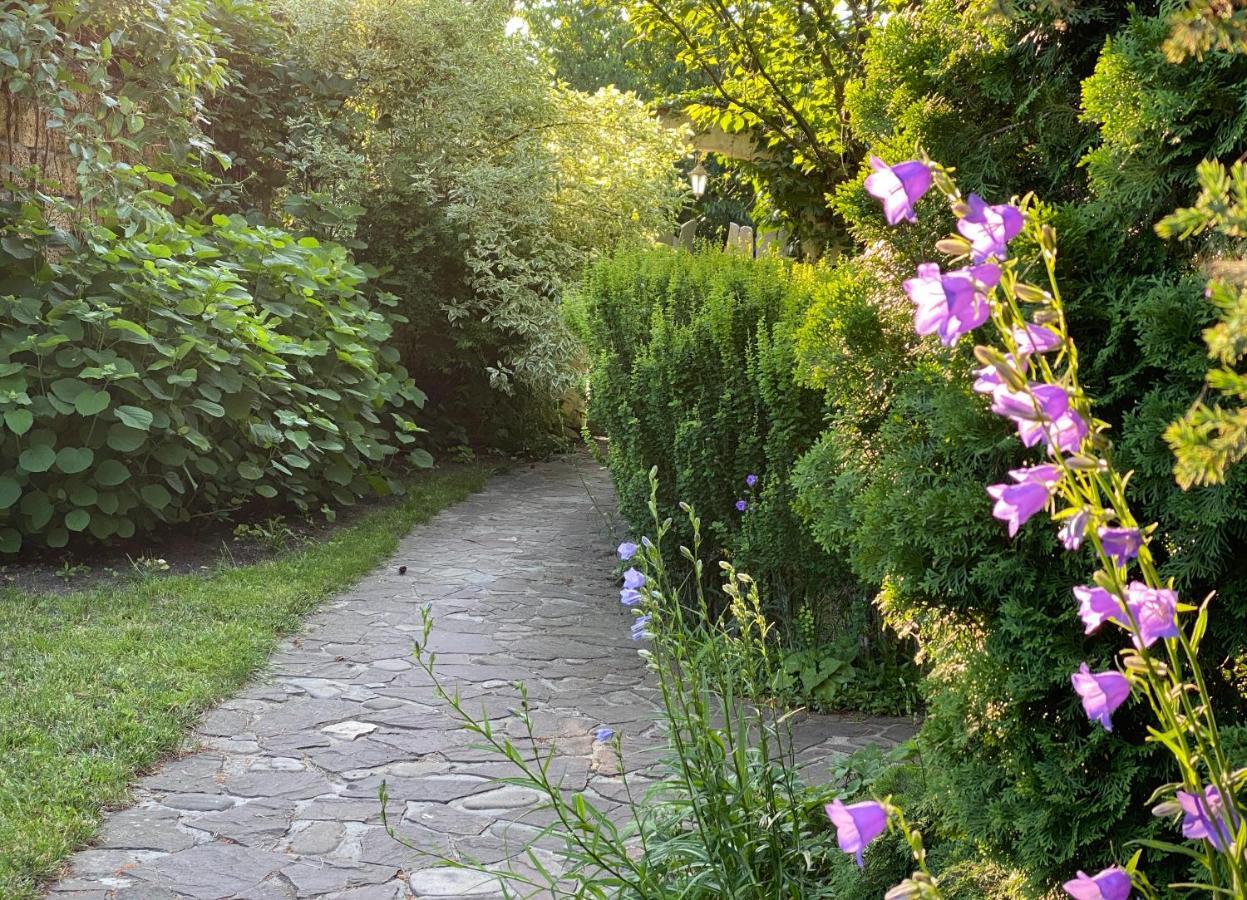 סביטיאז Flower Street מראה חיצוני תמונה